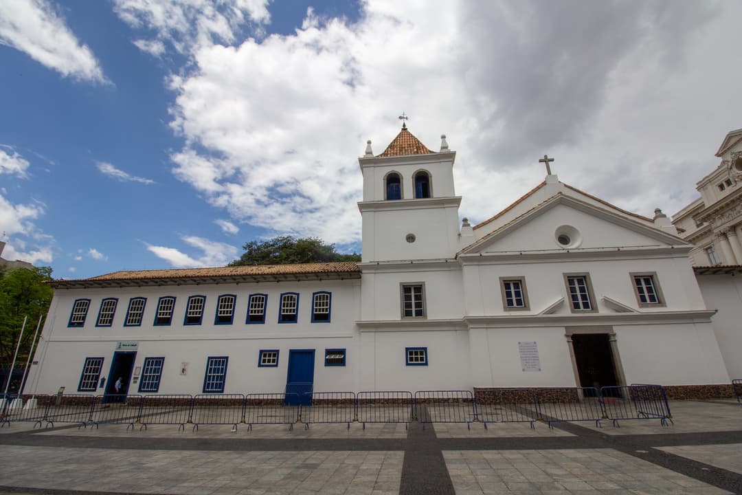 Wide-angle exterior view of the main facade of Pátio do Colégio.
