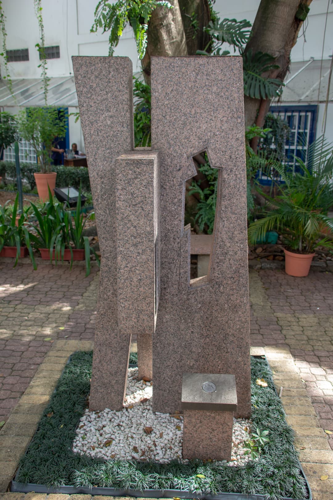 Modern granite sculpture in the courtyard of Pátio do Colégio.