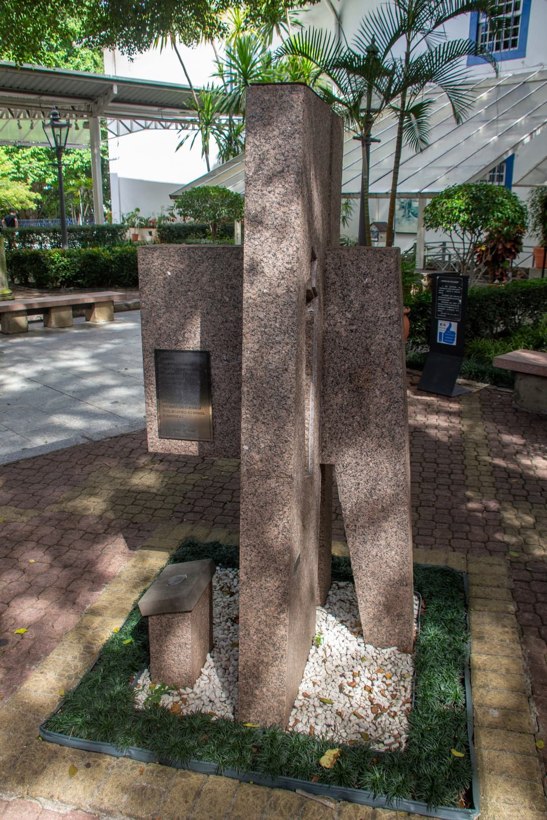 Granite monument in the courtyard garden at Pátio do Colégio.