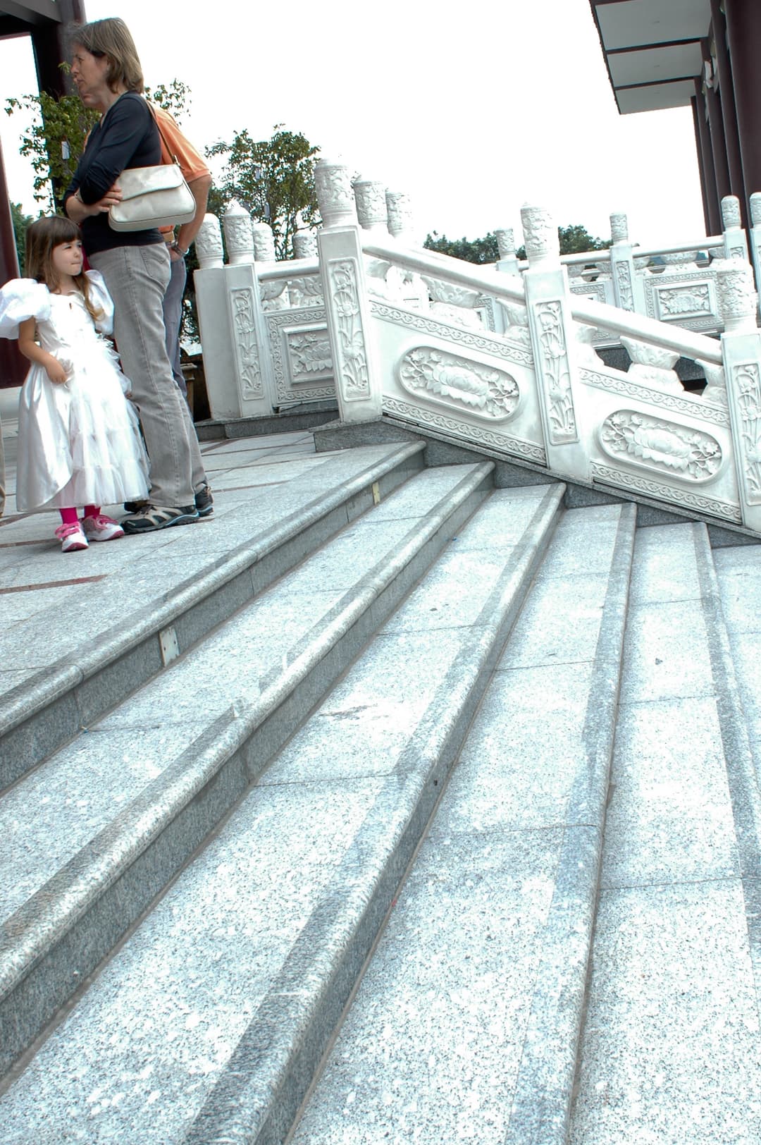 White granite stairs and carved balustrades at Templo Zu Lai.