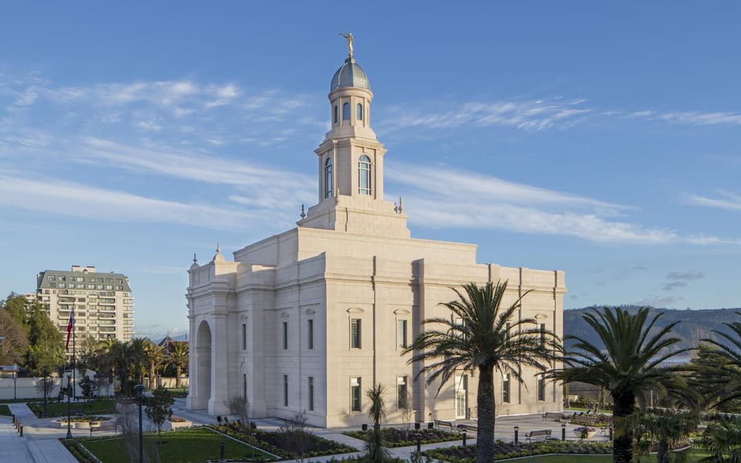 Angled exterior of the Concepción Chile Temple with its dome tower.