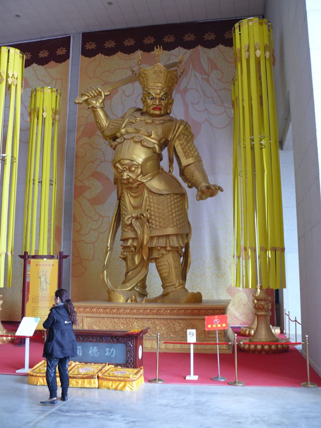 Monumental golden statue of Heavenly King Virūḍhaka inside Famen Temple.