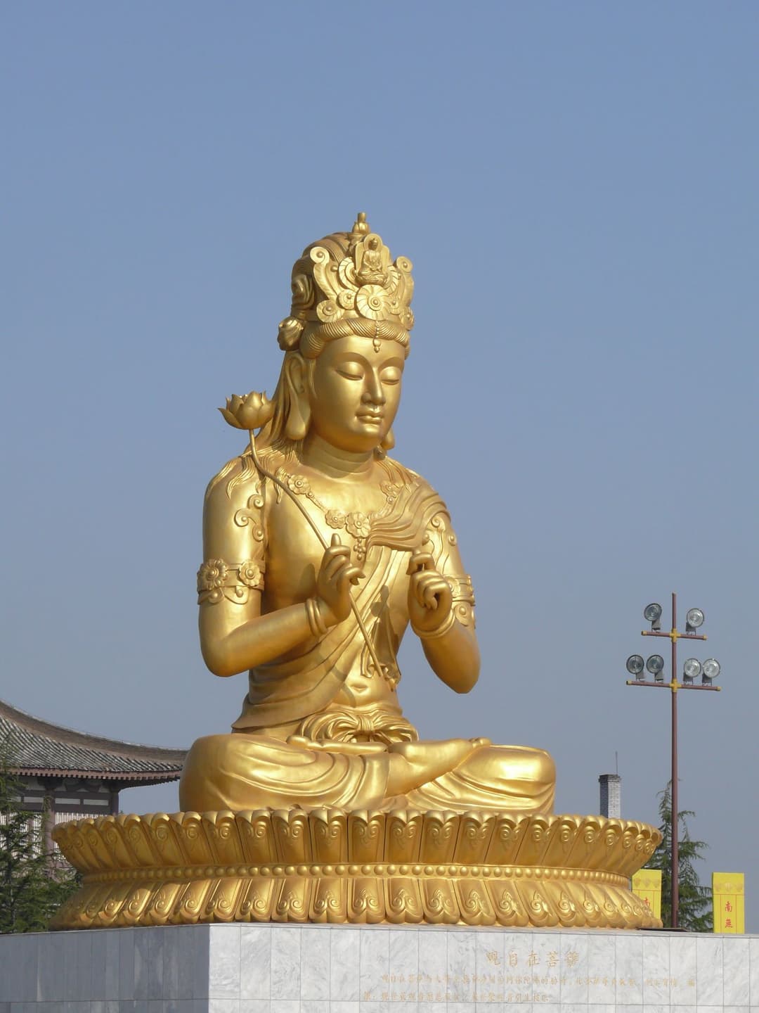 Golden Avalokiteshvara statue on the grounds of Famen Temple