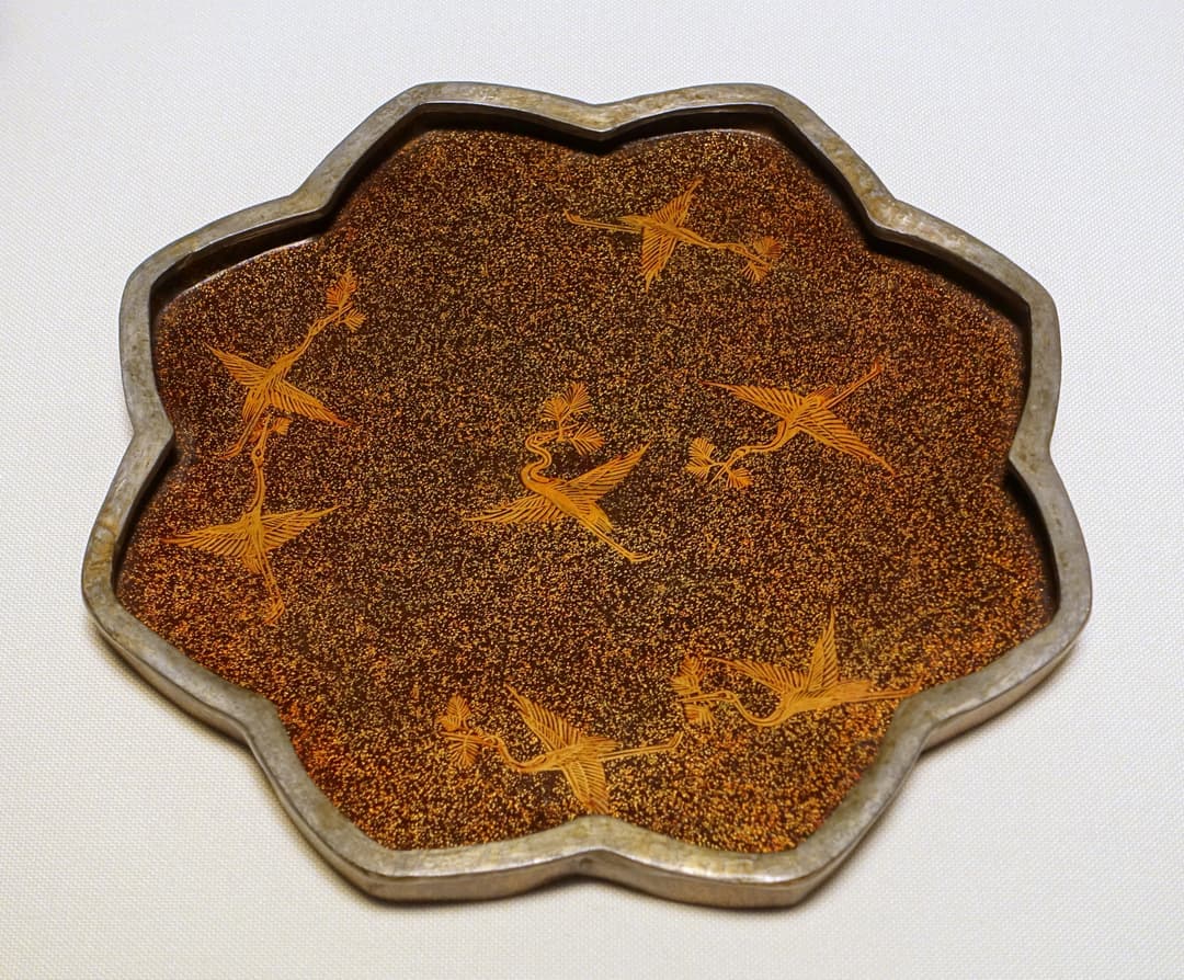 Lobed lacquer tray decorated with flying cranes