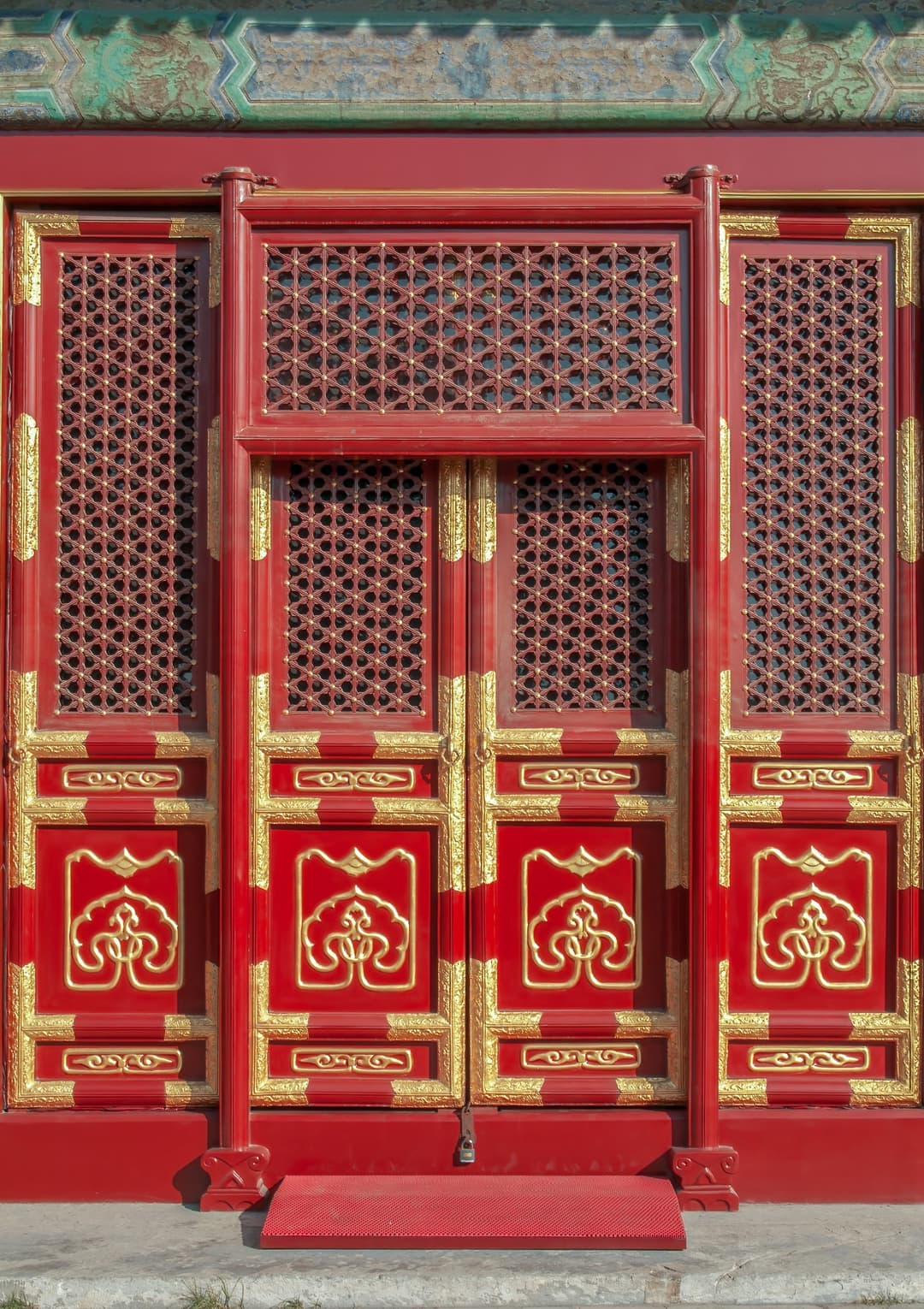 Detail of traditional red and gold lacquered lattice doors.