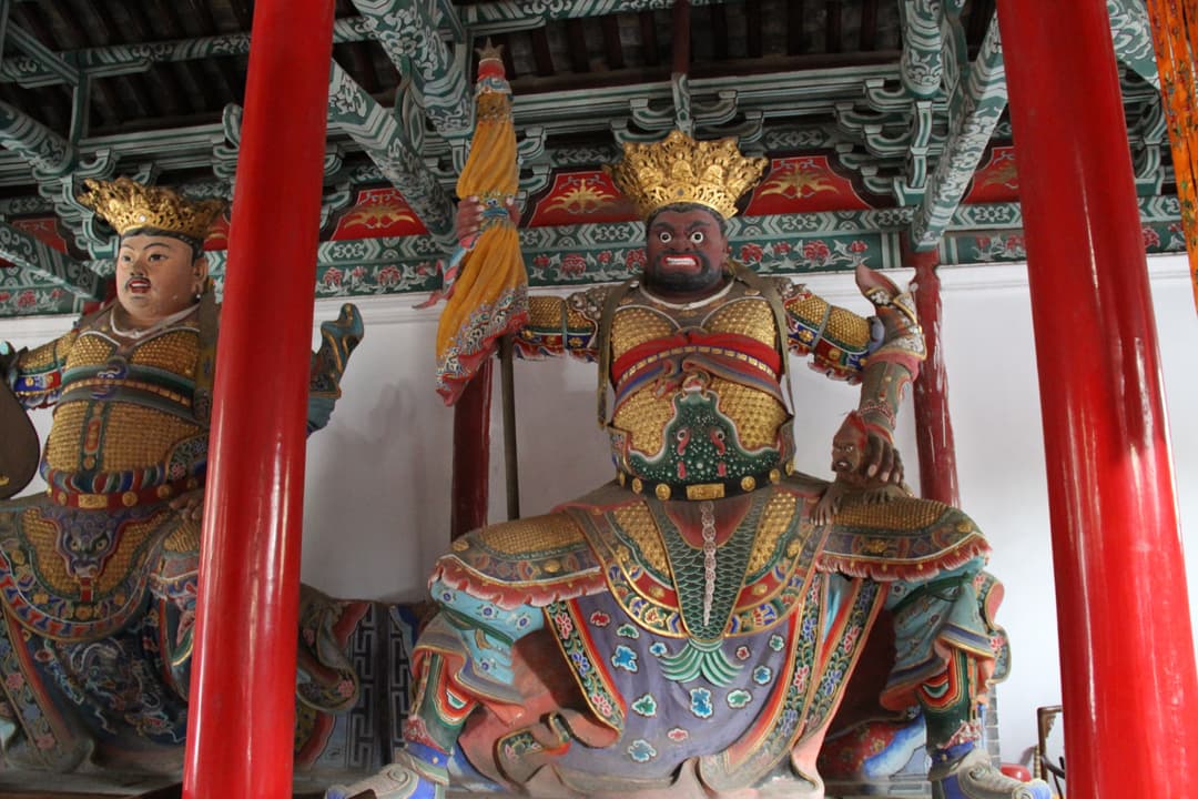Heavenly King statues inside the Hall of Heavenly Kings
