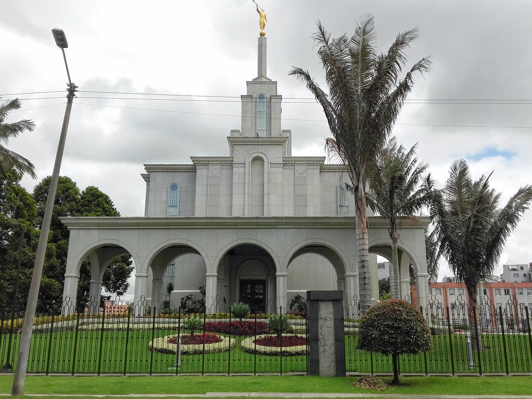 Front entrance of the Bogotá Colombia Temple on an overcast day.