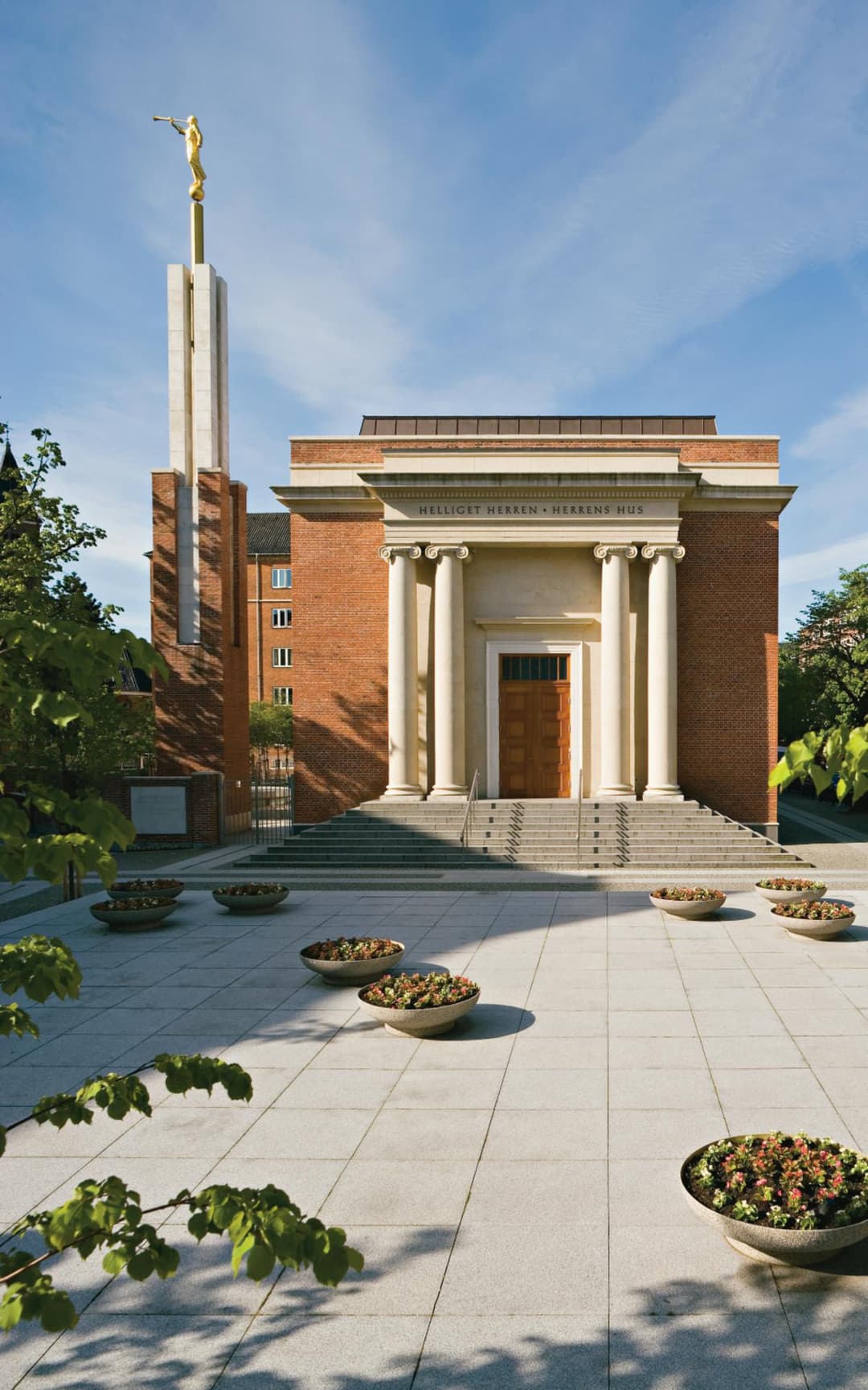 Daytime view of the neoclassical front entrance and spire.