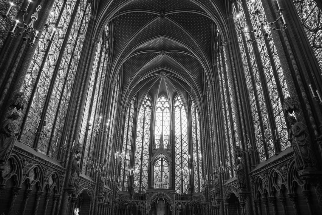 Black and white interior view of the upper chapel at Sainte-Chapelle, Paris.