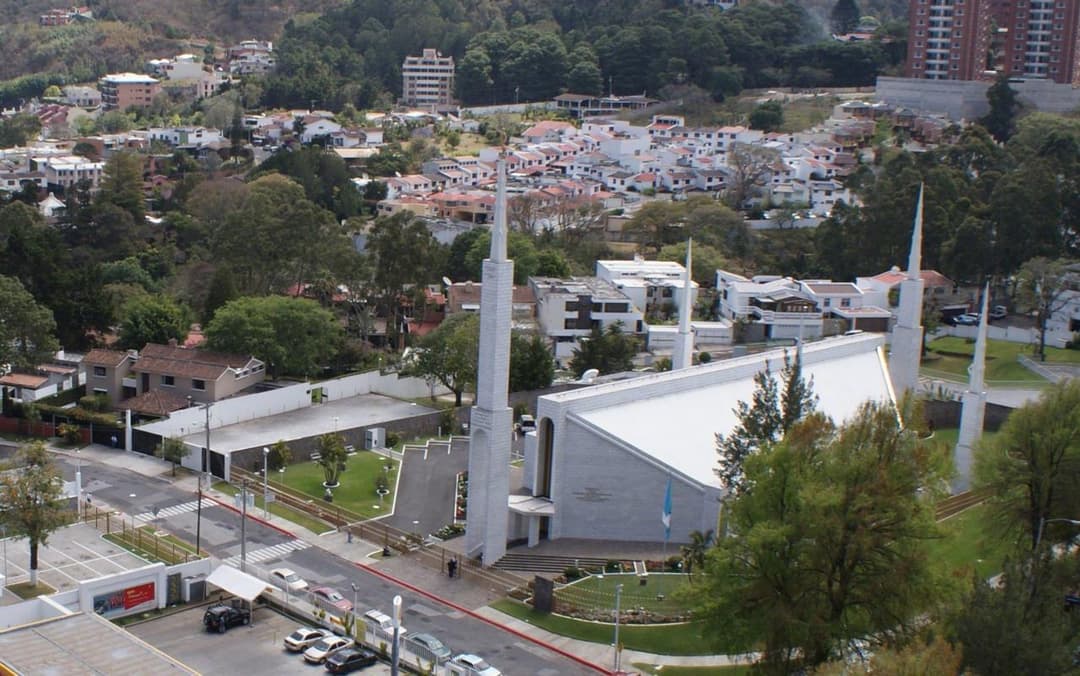 Sudut lain yang menampilkan desain bait suci.