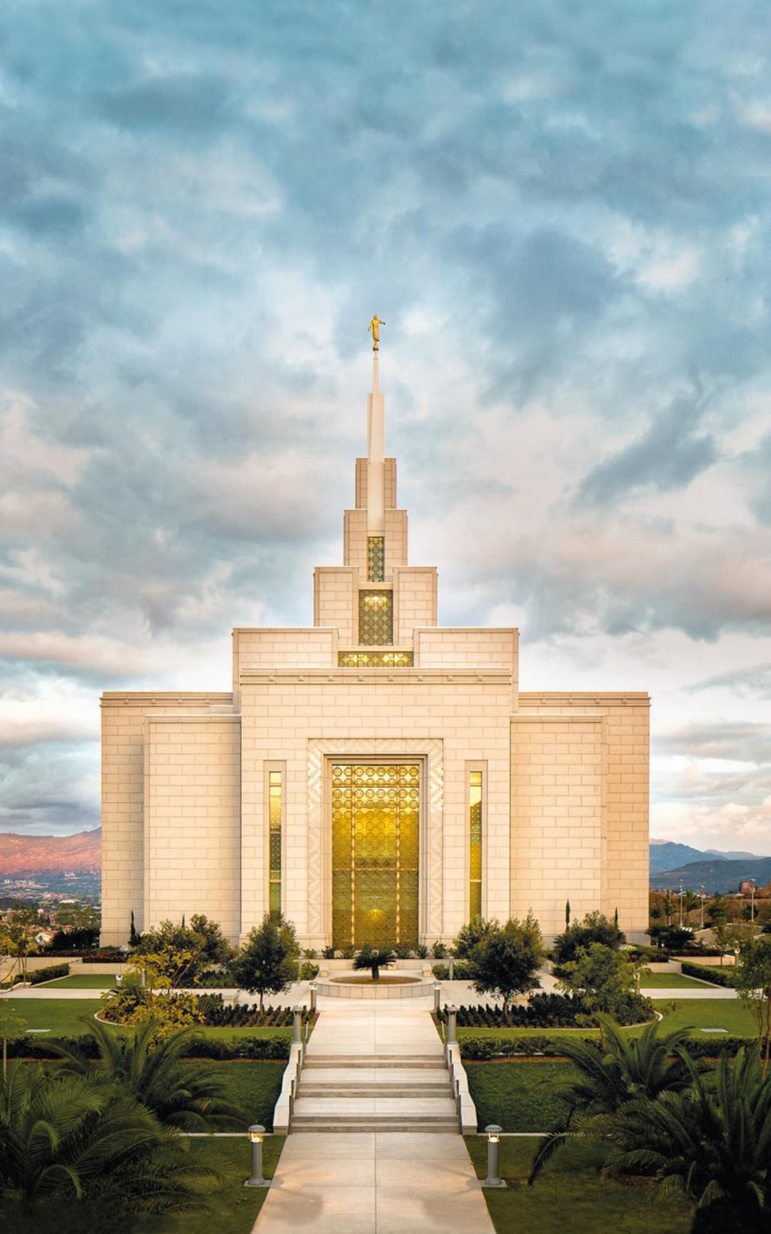 Front view of the Tegucigalpa Honduras Temple at twilight.