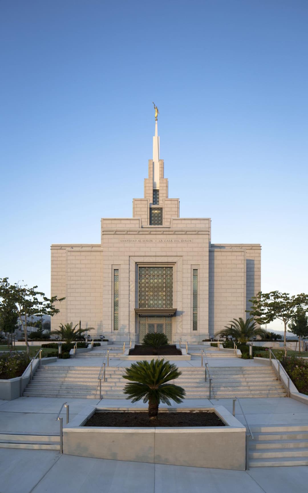 Front exterior view of the Tegucigalpa Honduras Temple.