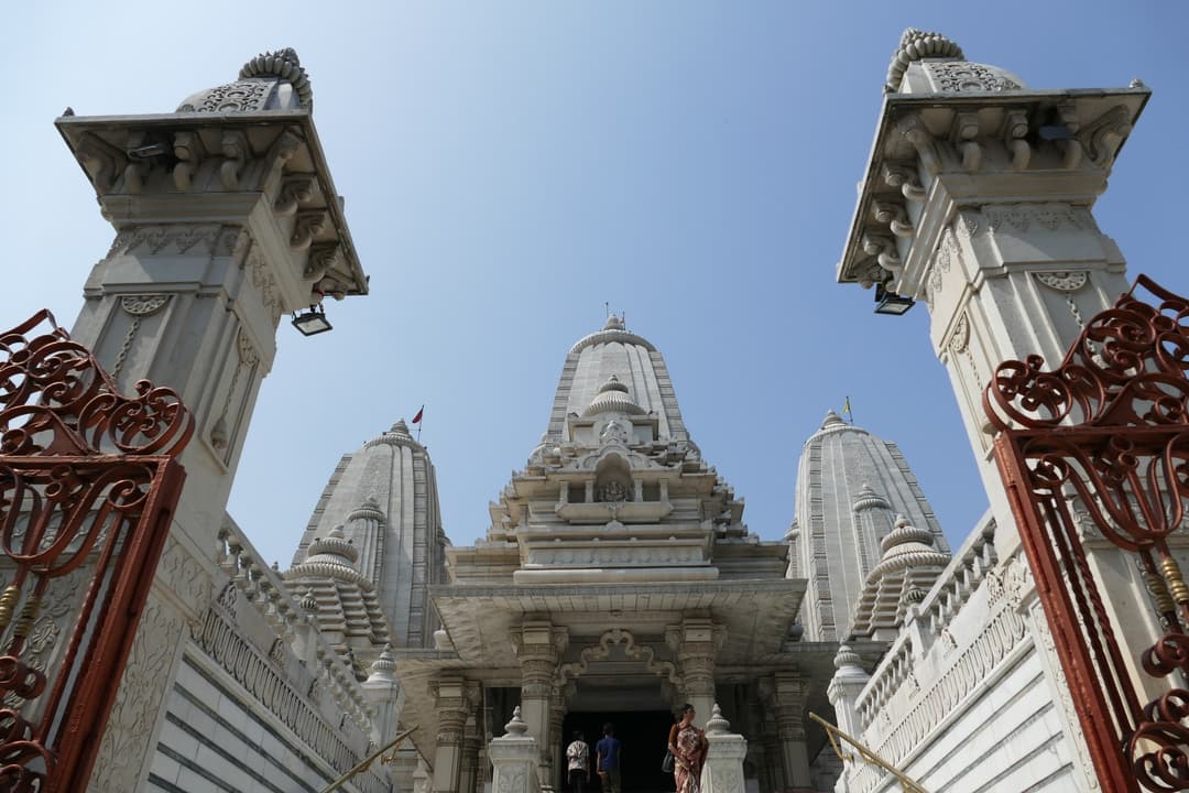 Low-angle view of the entrance steps and spires of Birla Mandir Kolkata.