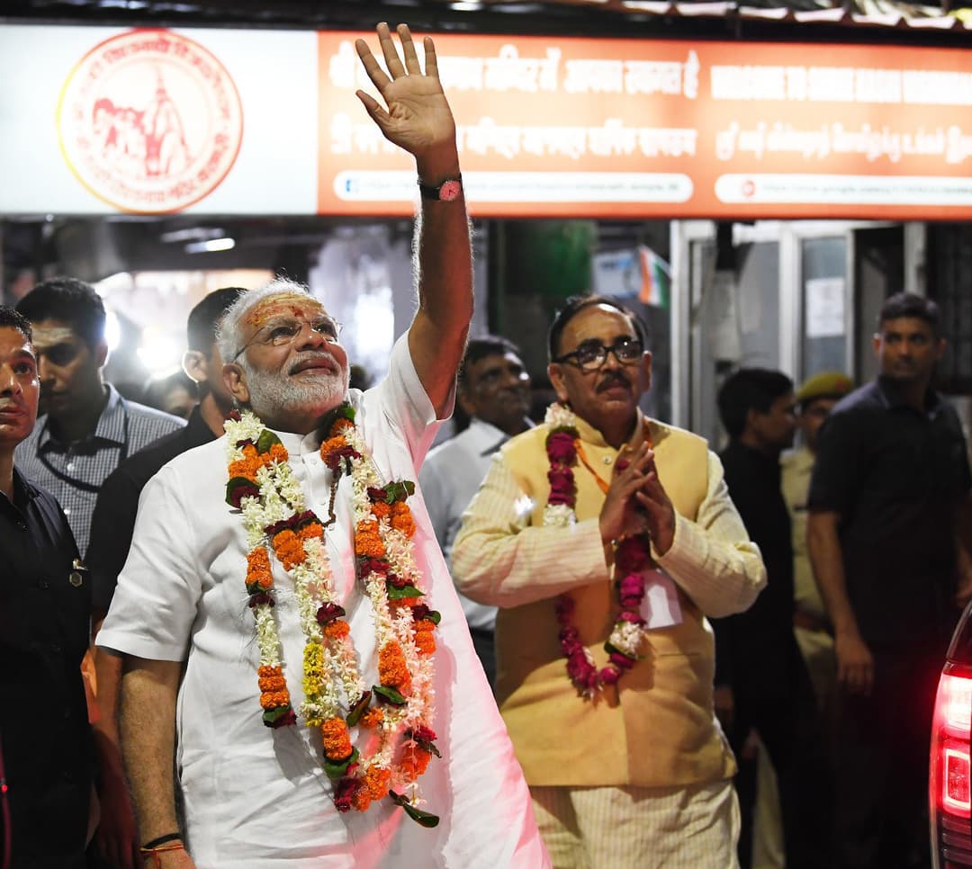 PM Narendra Modi waving outside the Shri Kashi Vishwanath Temple entrance