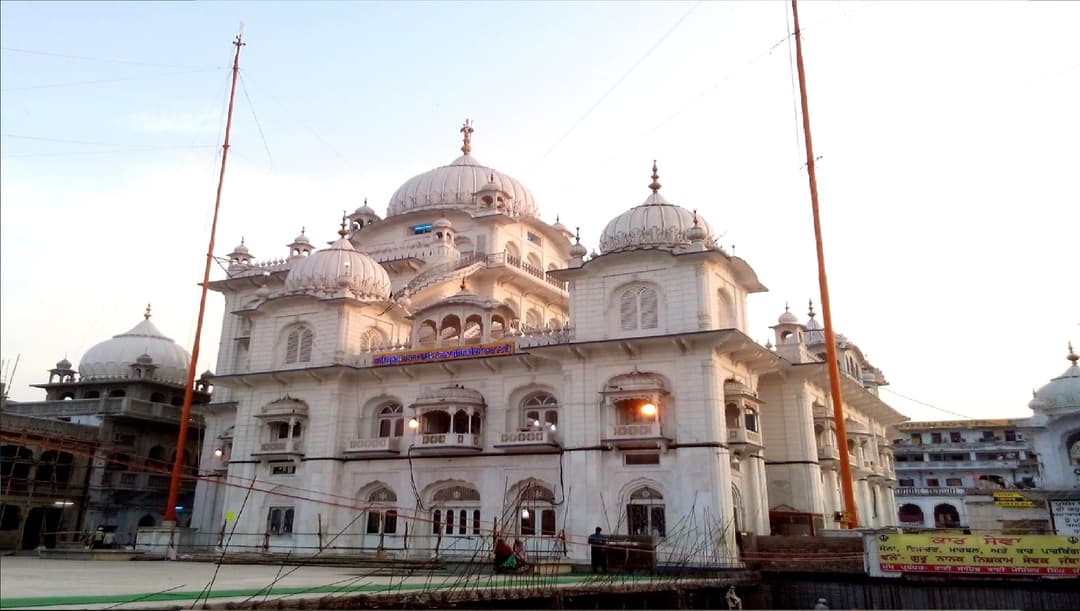 Exterior view of the white marble domes of Takht Sri Patna Sahib.