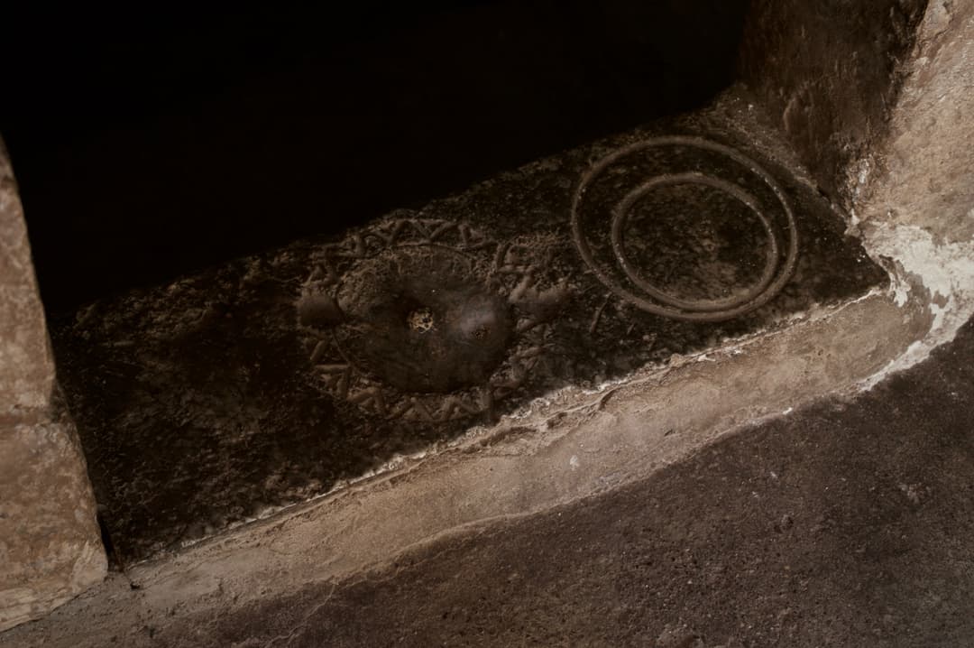 Une vue des dômes coniques qui sont une caractéristique distinctive du temple.