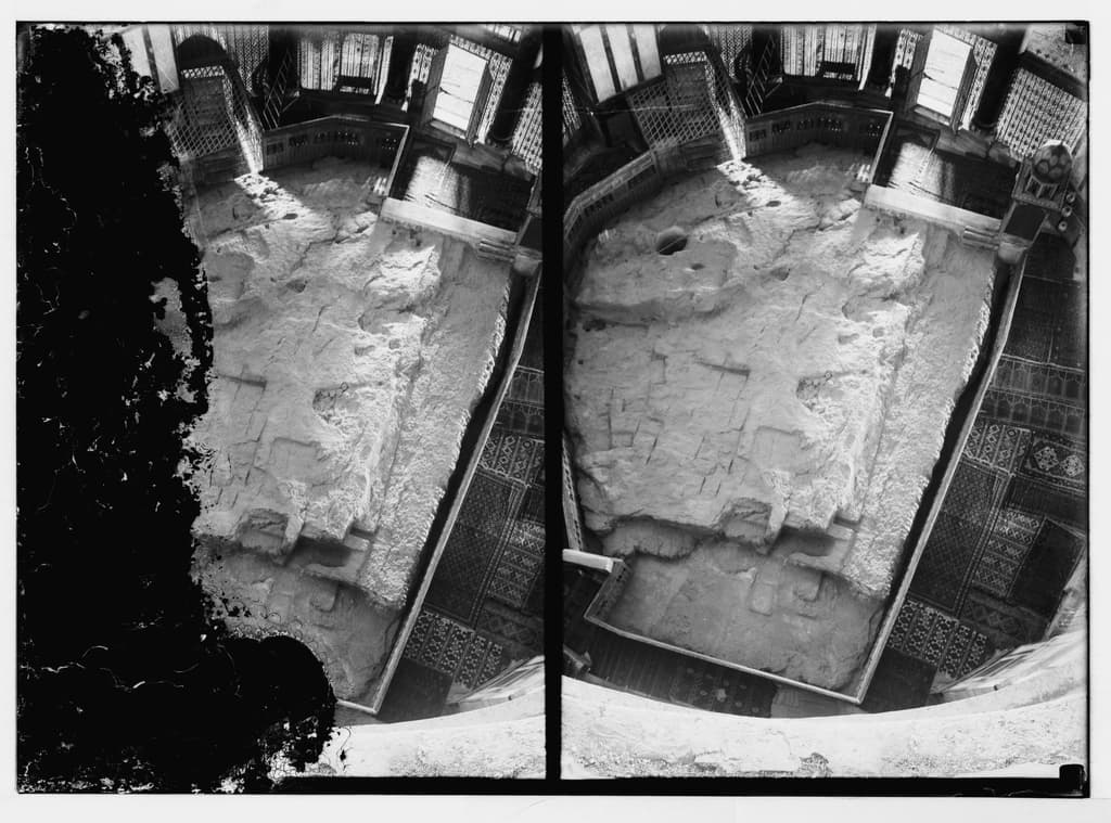 La Cúpula de la Roca rodeada por el Monte del Templo.