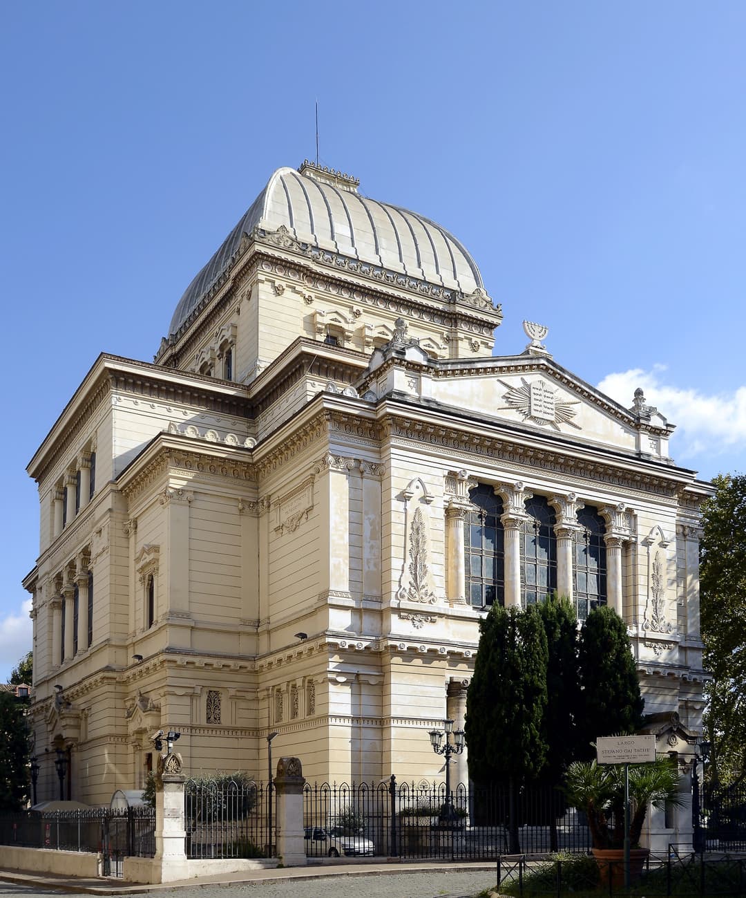 Exterior view of the Great Synagogue of Rome and its distinctive square dome.