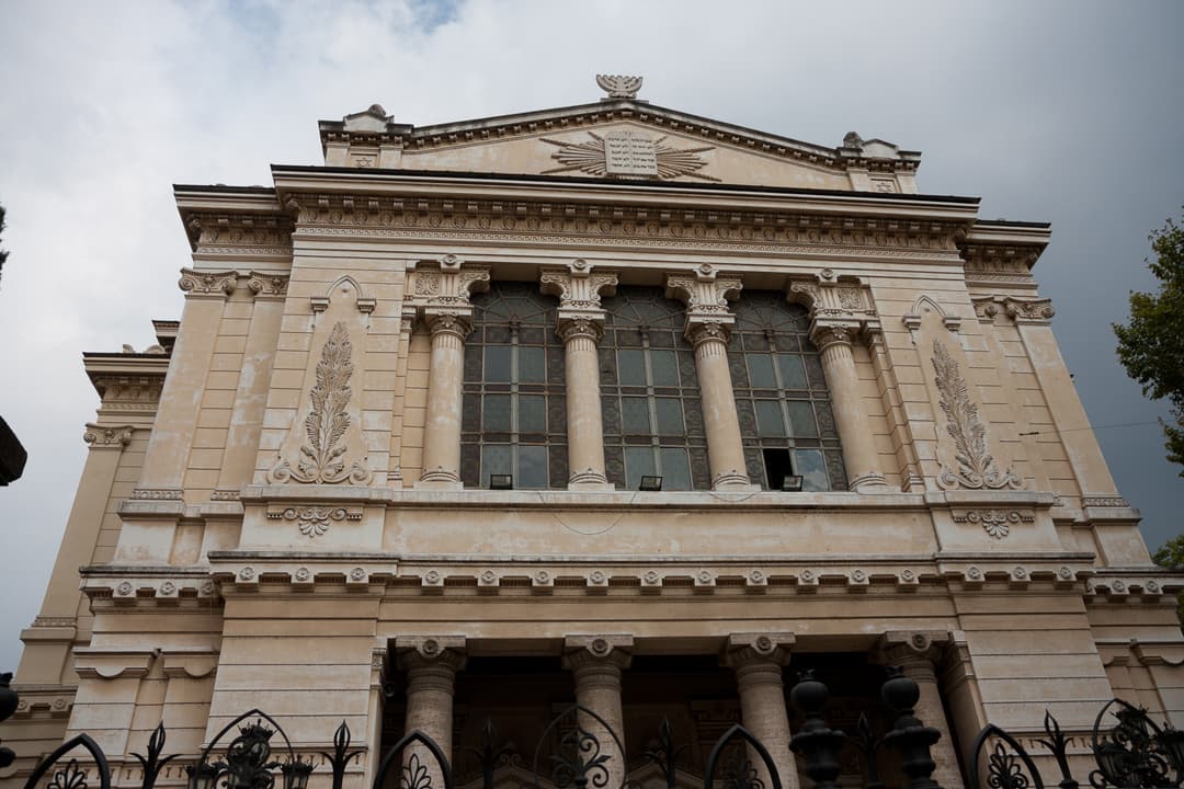Low-angle exterior view of the Great Synagogue of Rome's facade.