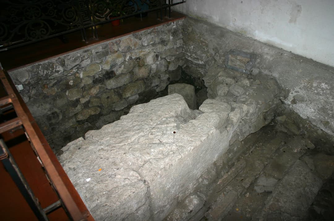 A closer view of the ancient Doric columns.