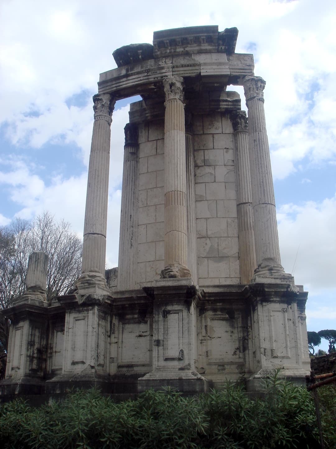 Low-angle view of the circular podium and columns of the Temple of Vesta.