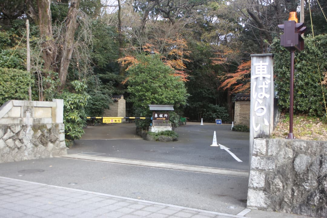 A view of the shrine's main hall, rebuilt in the Shinmei-zukuri style.