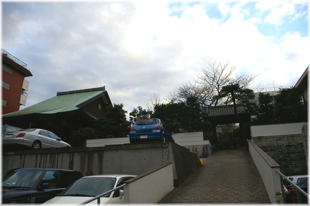Fukuoka Japan Temple grounds: traditional building, multi-level parking, ramp.