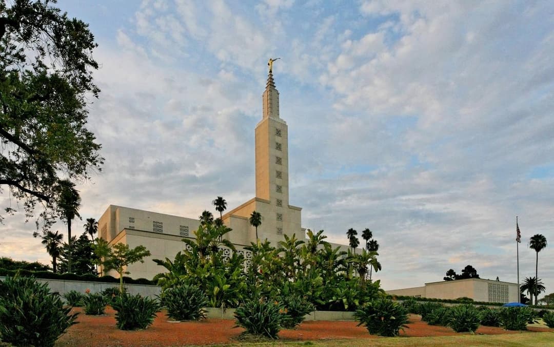 Exterior view of the Los Angeles California Temple.