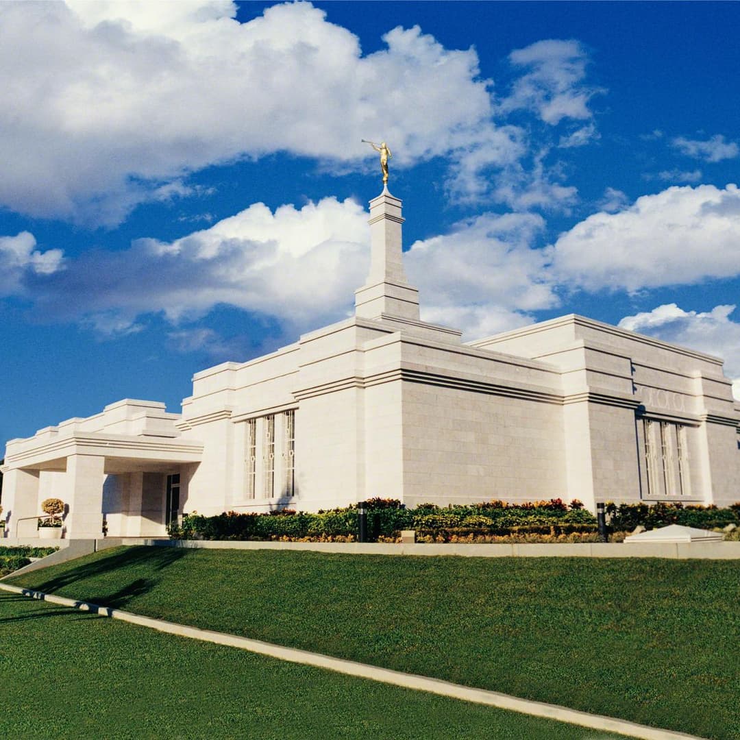 Mérida Mexico Temple exterior, Angel Moroni, and manicured grounds.