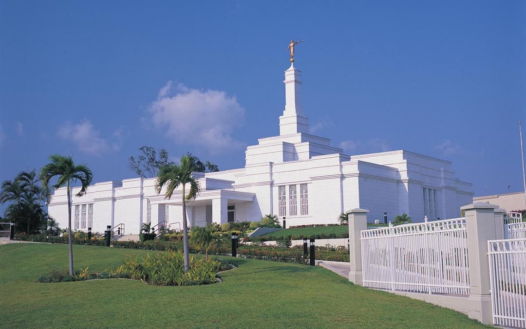 Exterior view of the Tampico Mexico Temple and manicured grounds.
