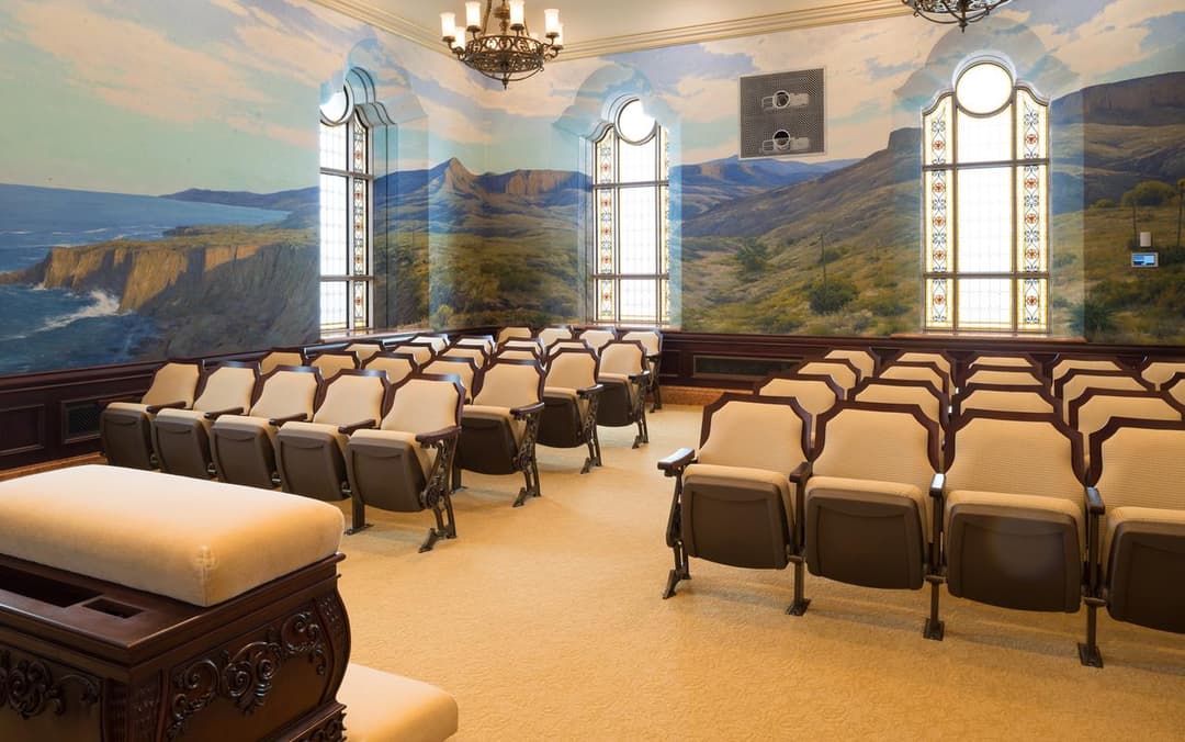 Instruction room featuring landscape murals and padded seating.