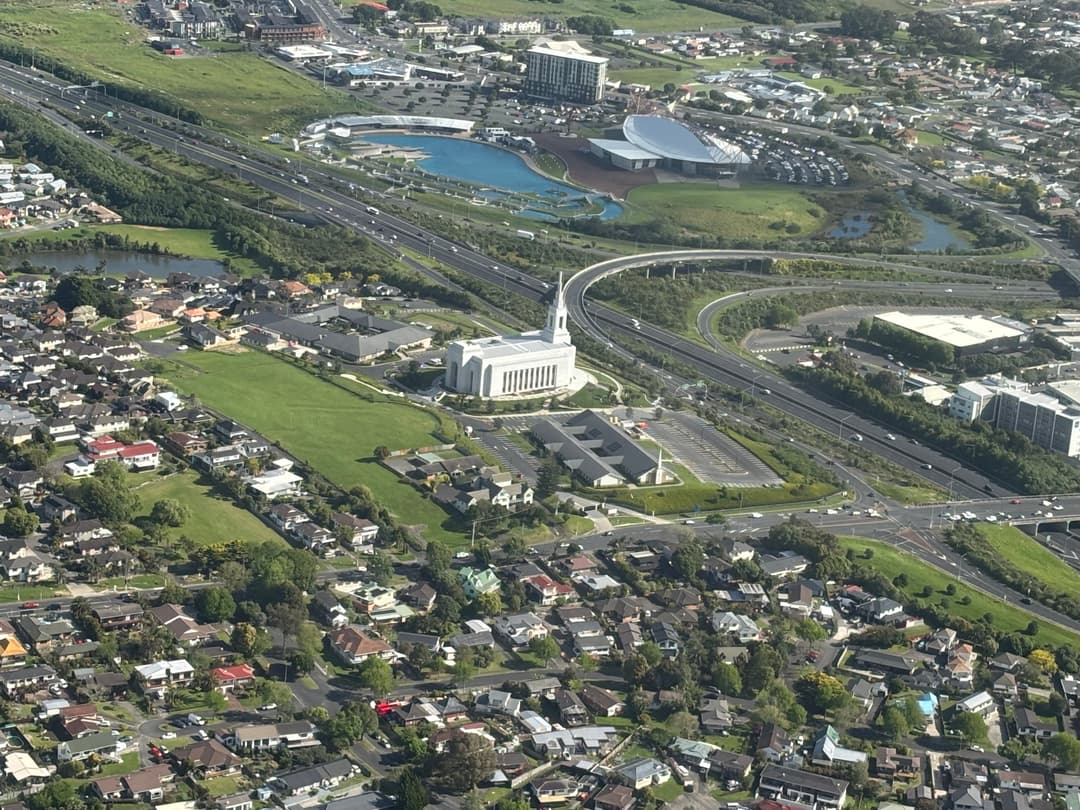 Exterior view of the Auckland New Zealand Temple