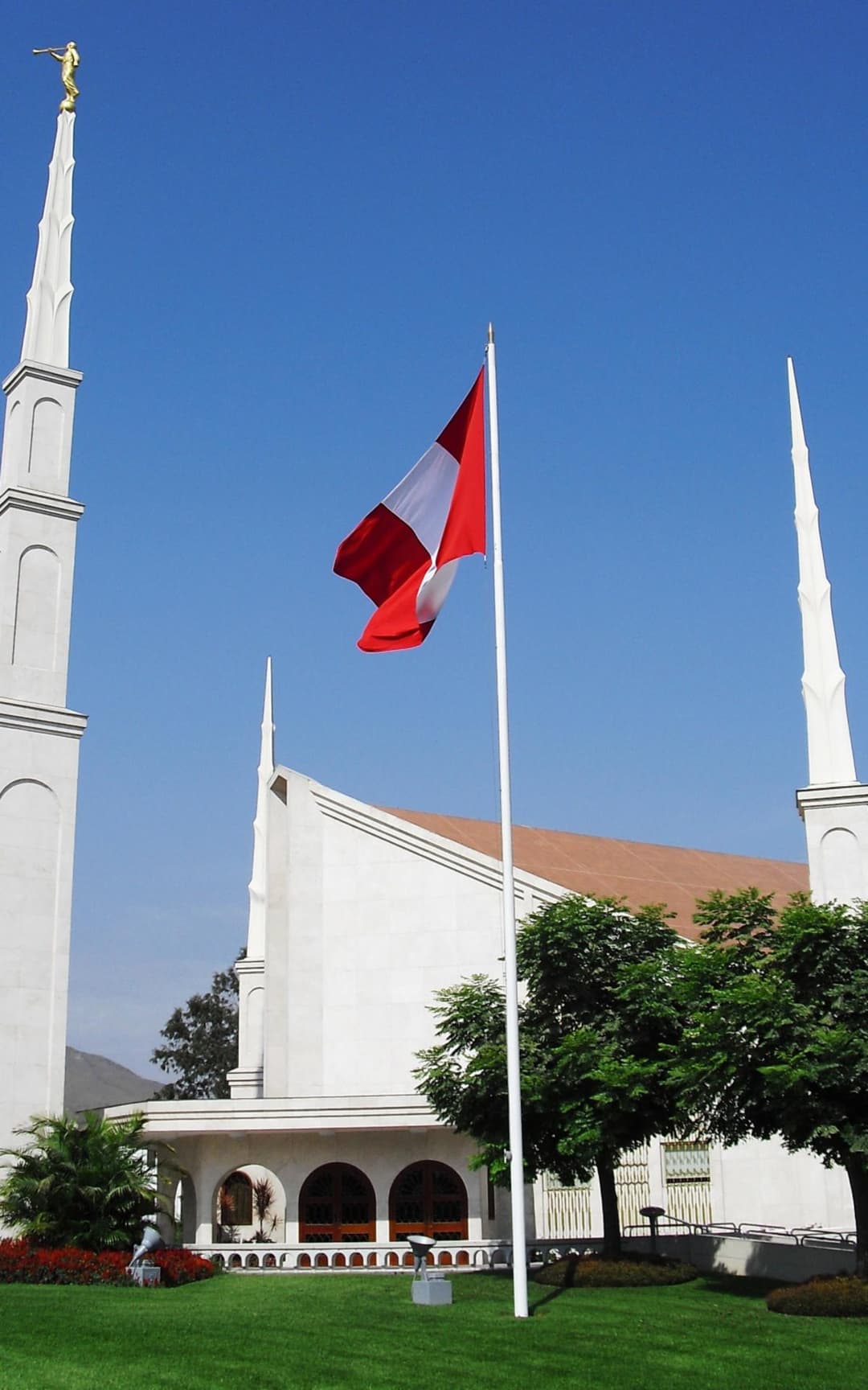 מבט שליו על בית המקדש בשעת בין הערביים.
