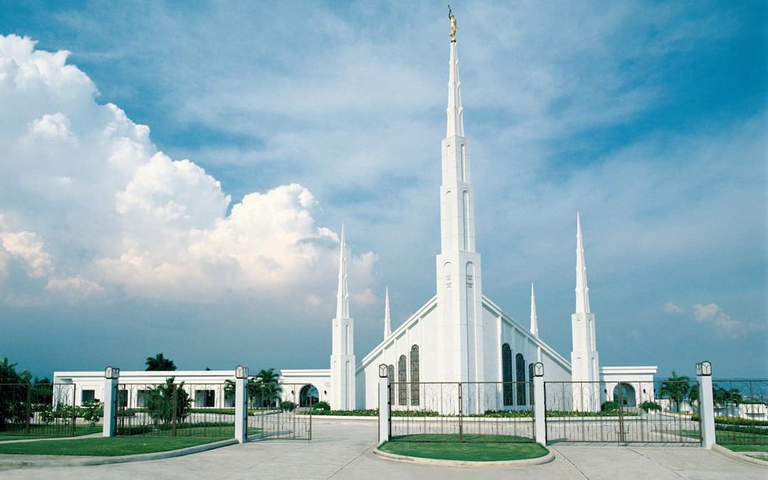 L'extérieur du temple de Manille aux Philippines pendant la journée.