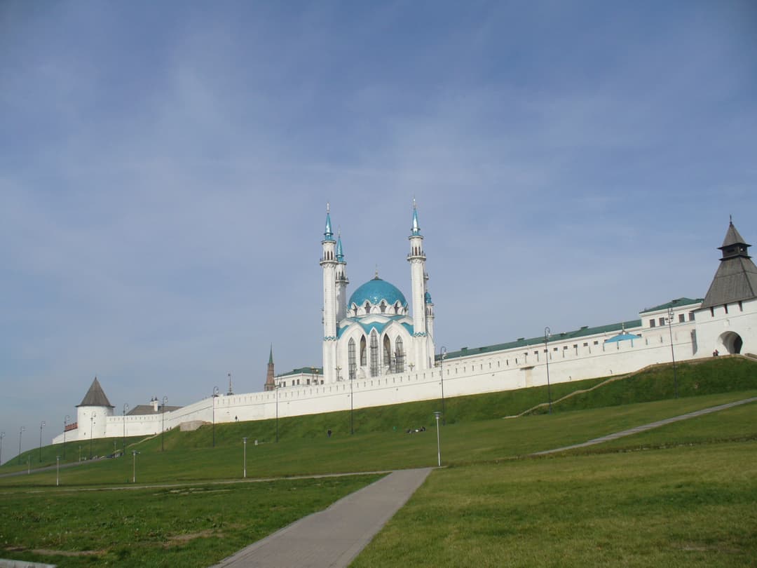 Kul Sharif Mosque rising above the white walls of the Kazan Kremlin