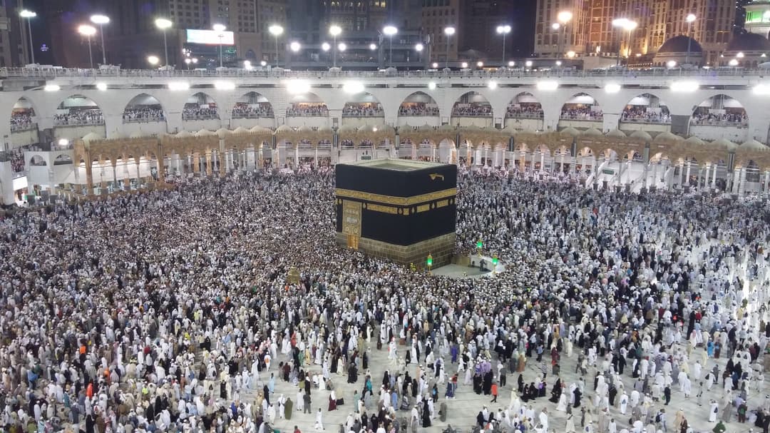 The Kaaba draped in the kiswa, a black cloth with gold inscriptions.