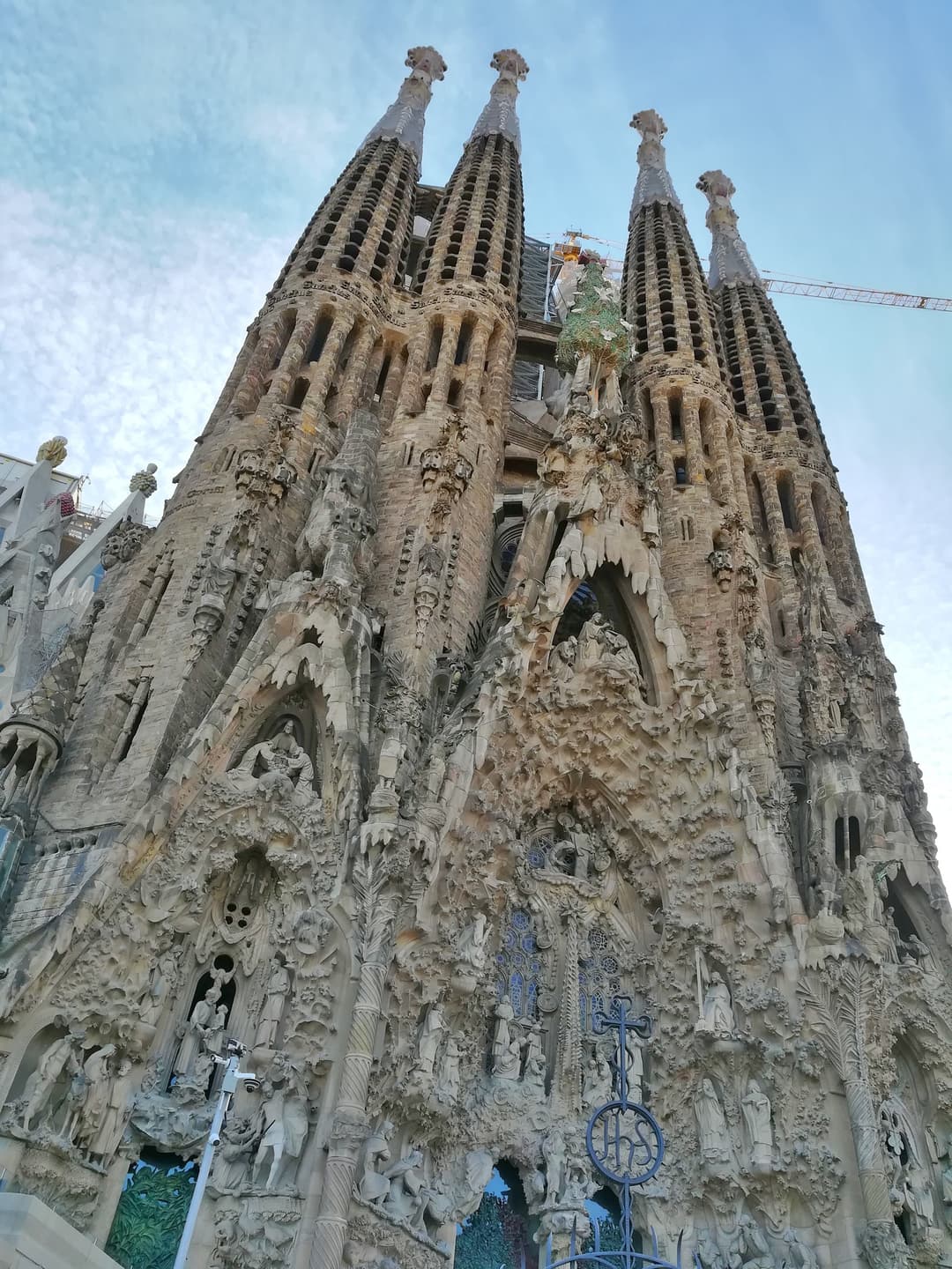 从 Carrer de la Marina 看到的诞生立面（欢乐）