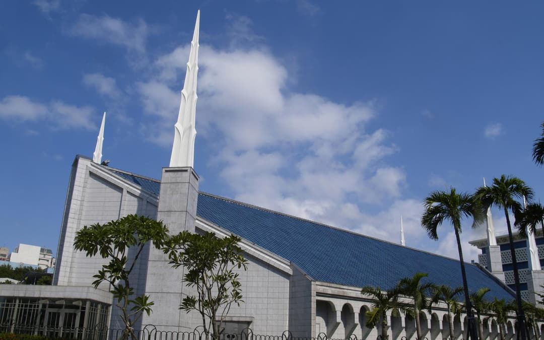 Bait Suci Taipei Taiwan mencerminkan kedamaian dan ketenangan.