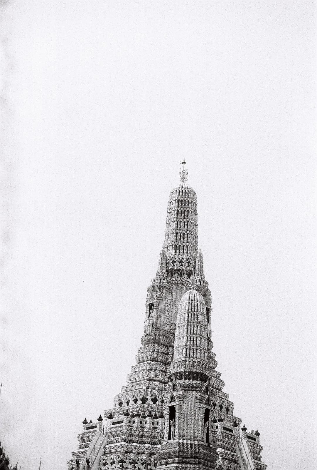 Le complexe du temple vu de l'autre côté du fleuve Chao Phraya.