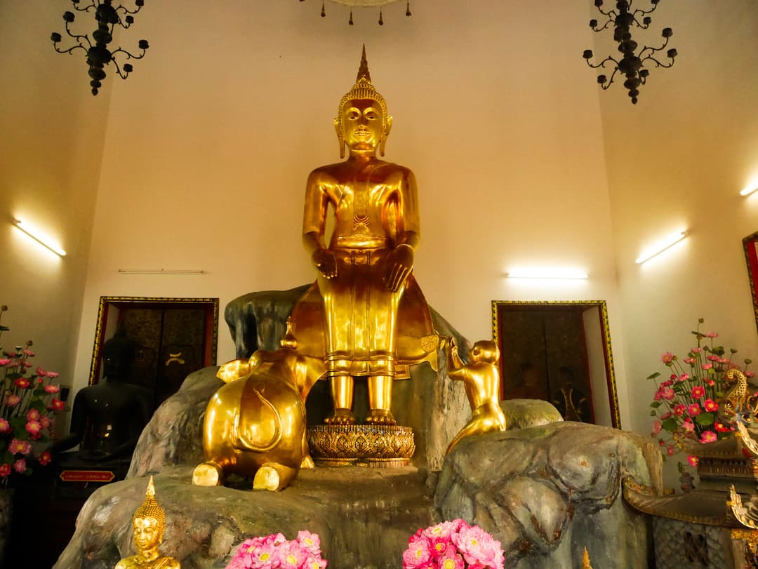 Golden Buddha statue in Palilayika posture inside a chapel at Wat Pho.