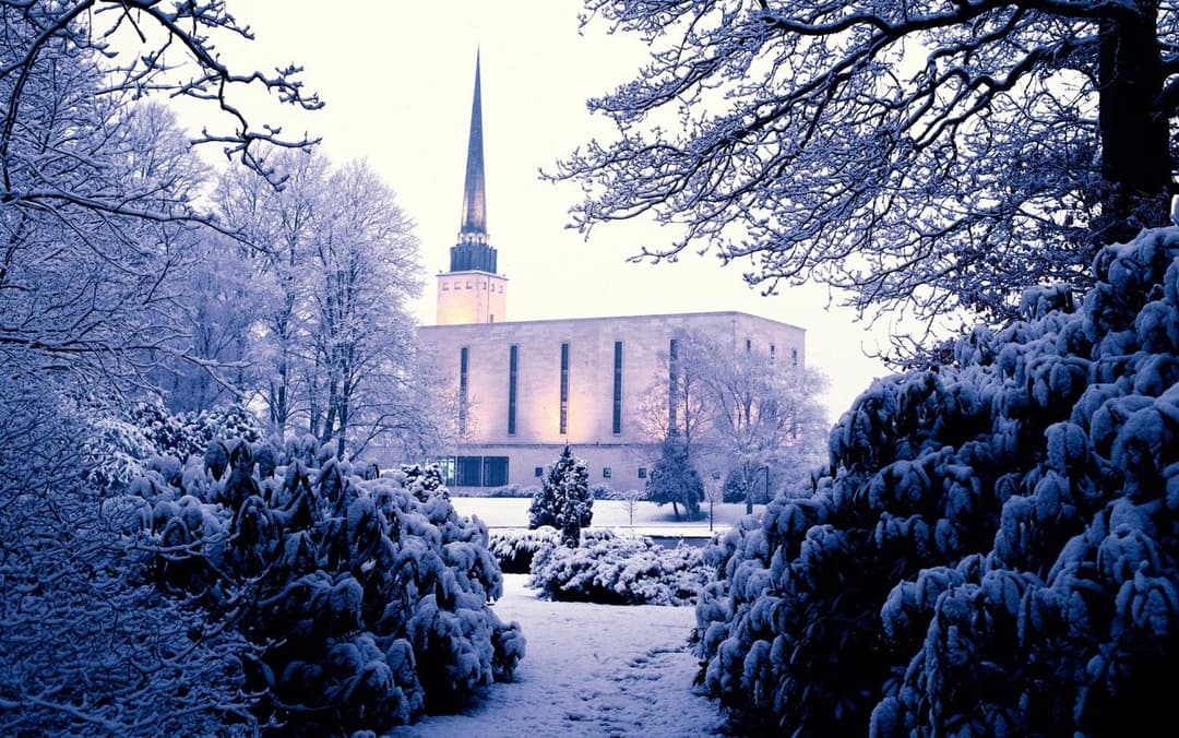 Exterior view of the London England Temple during the day.