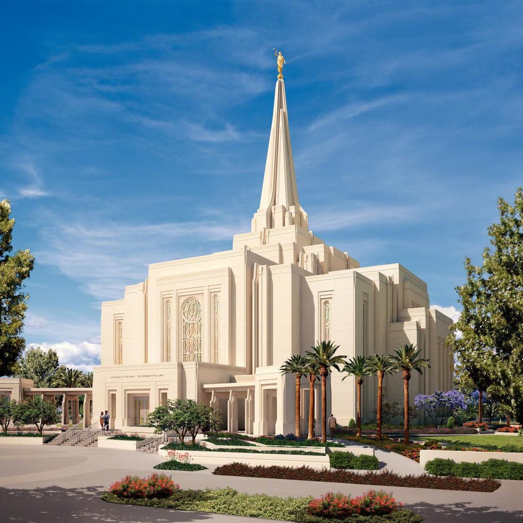 Exterior do Templo de Gilbert Arizona, torre central e jardins paisagísticos.