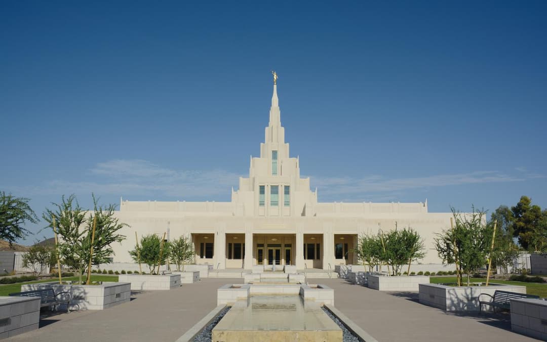 Symmetrical front view of the Phoenix Arizona Temple and plaza fountain.