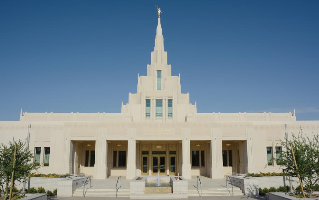 Symmetrical front entrance and central spire of the Phoenix Arizona Temple.