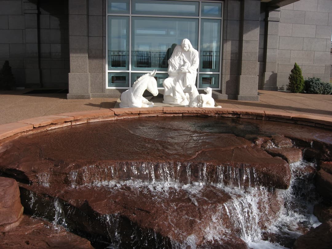Water feature and Nativity statue on the Snowflake Arizona Temple grounds.