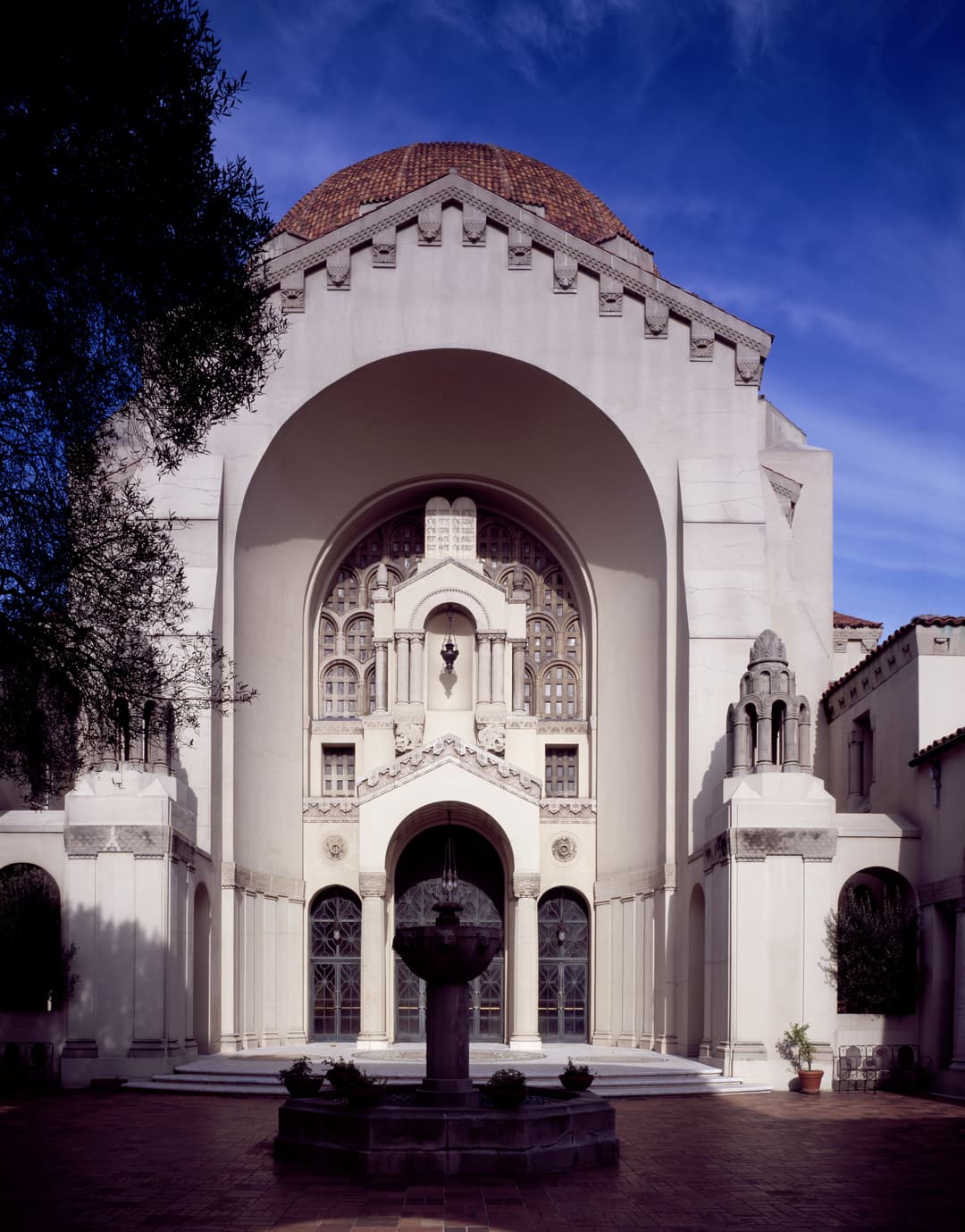 Courtyard fountain and monumental entrance arch beneath the dome