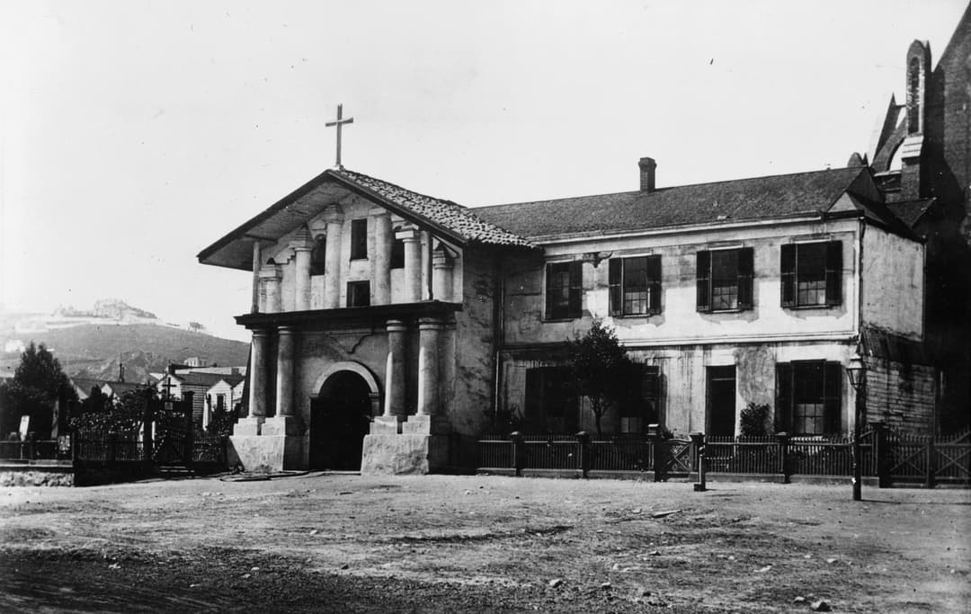Exterior view of the historic Mission San Francisco de Asís chapel facade.