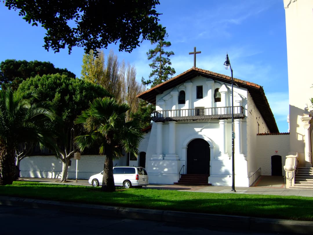 Front exterior view of the historic Mission San Francisco de Asís chapel.