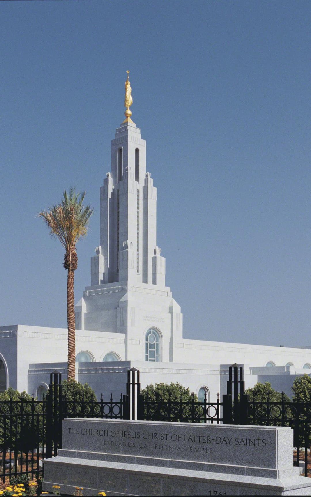 Exterior view of the Redlands California Temple spire and front sign.
