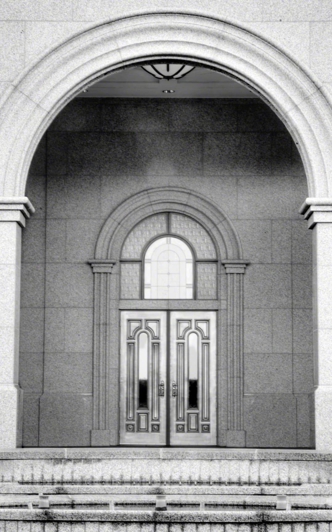 Detail of the arched main entrance doors of the Sacramento California Temple.